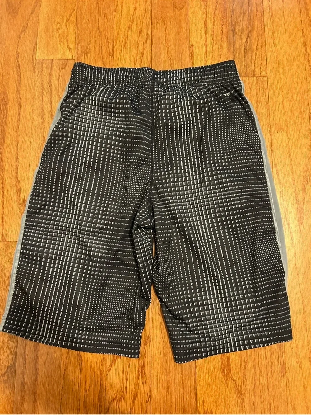 Nike Dri-FIT Black Gray Athletic Basketball Shorts Boys Large